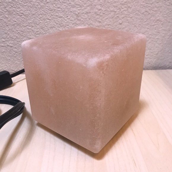Aloha Bay Other - Salt Lamp. 4" x 4".Aloha Bay. Warm Ambiance.